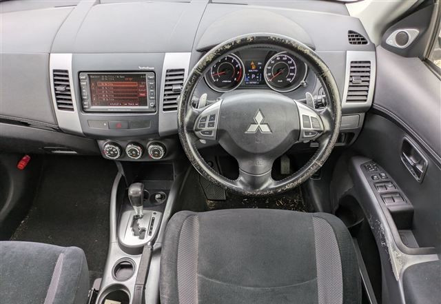 Mitsubishi Outlander 2011 (5)