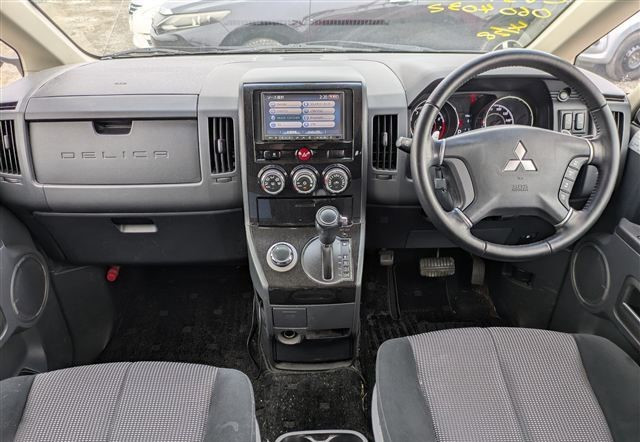 Mitsubishi Delica D:5 2011 (5)