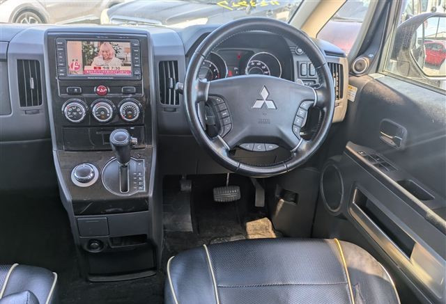 Mitsubishi Delica D:5 2011 (5)