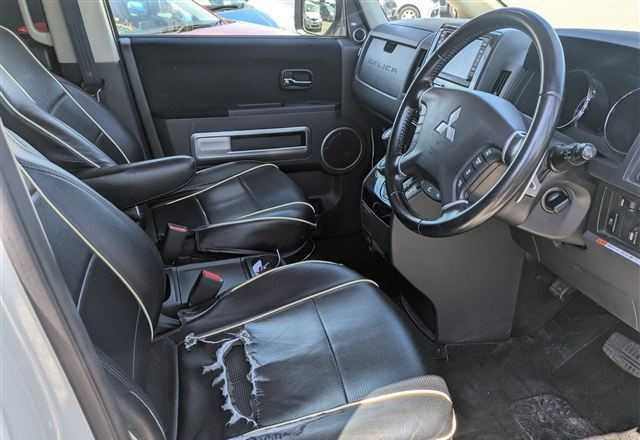 Mitsubishi Delica D:5 2011 (4)