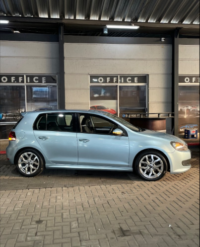 Volkswagen Golf 6 2012 (2)