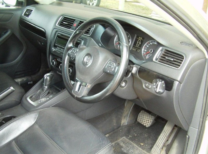 Volkswagen Jetta 6 2012 (4)