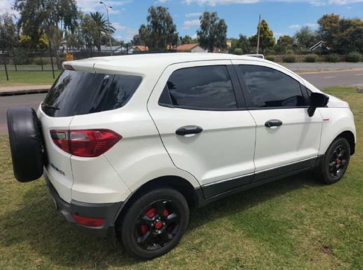 Ford EcoSport 2016 (4)