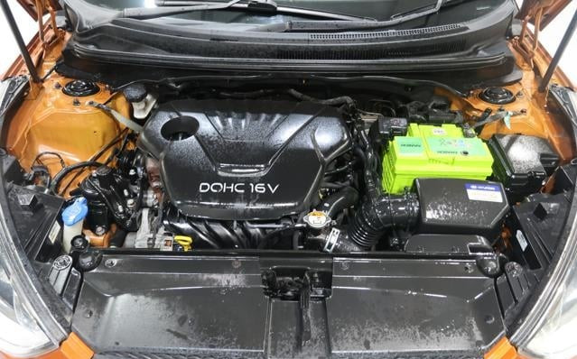 Hyundai Veloster 2016 (2)