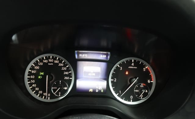 Infiniti Q30 2016 (9)
