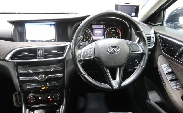 Infiniti Q30 2016 (8)