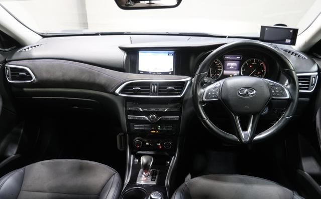 Infiniti Q30 2016 (7)