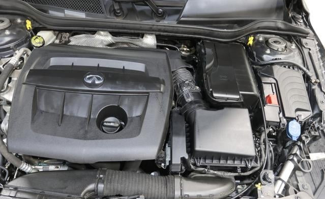 Infiniti Q30 2016 (5)