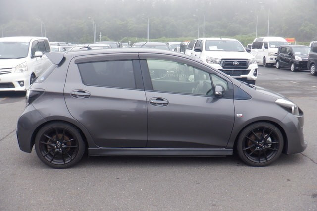 Toyota Vitz 2016 (2)