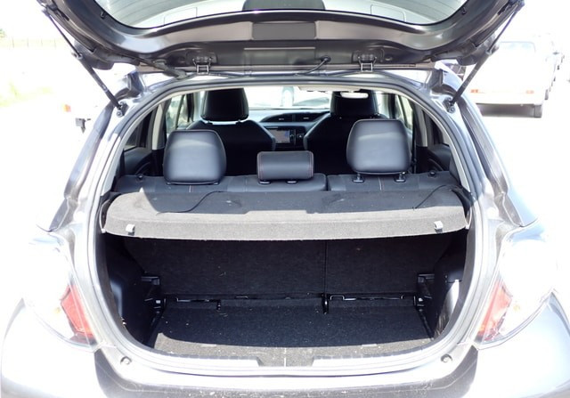 Toyota Vitz 2016 (10)