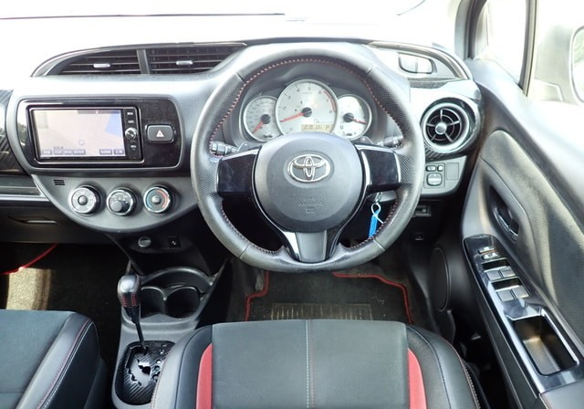 Toyota Vitz 2016 (7)