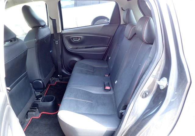 Toyota Vitz 2016 (9)