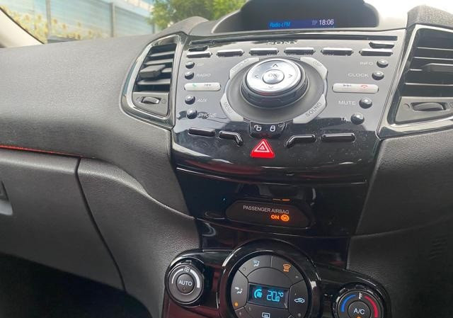 Ford Fiesta 2016 (8)