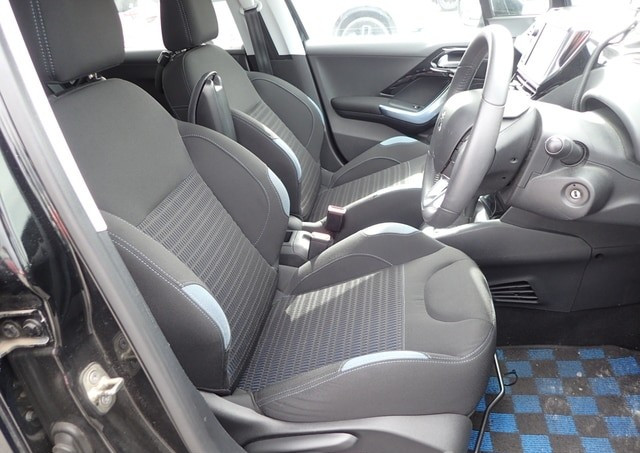 Peugeot 208 2013 (4)