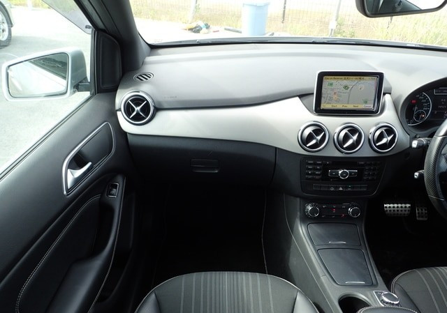 Mercedes-Benz B180 2012 (6)