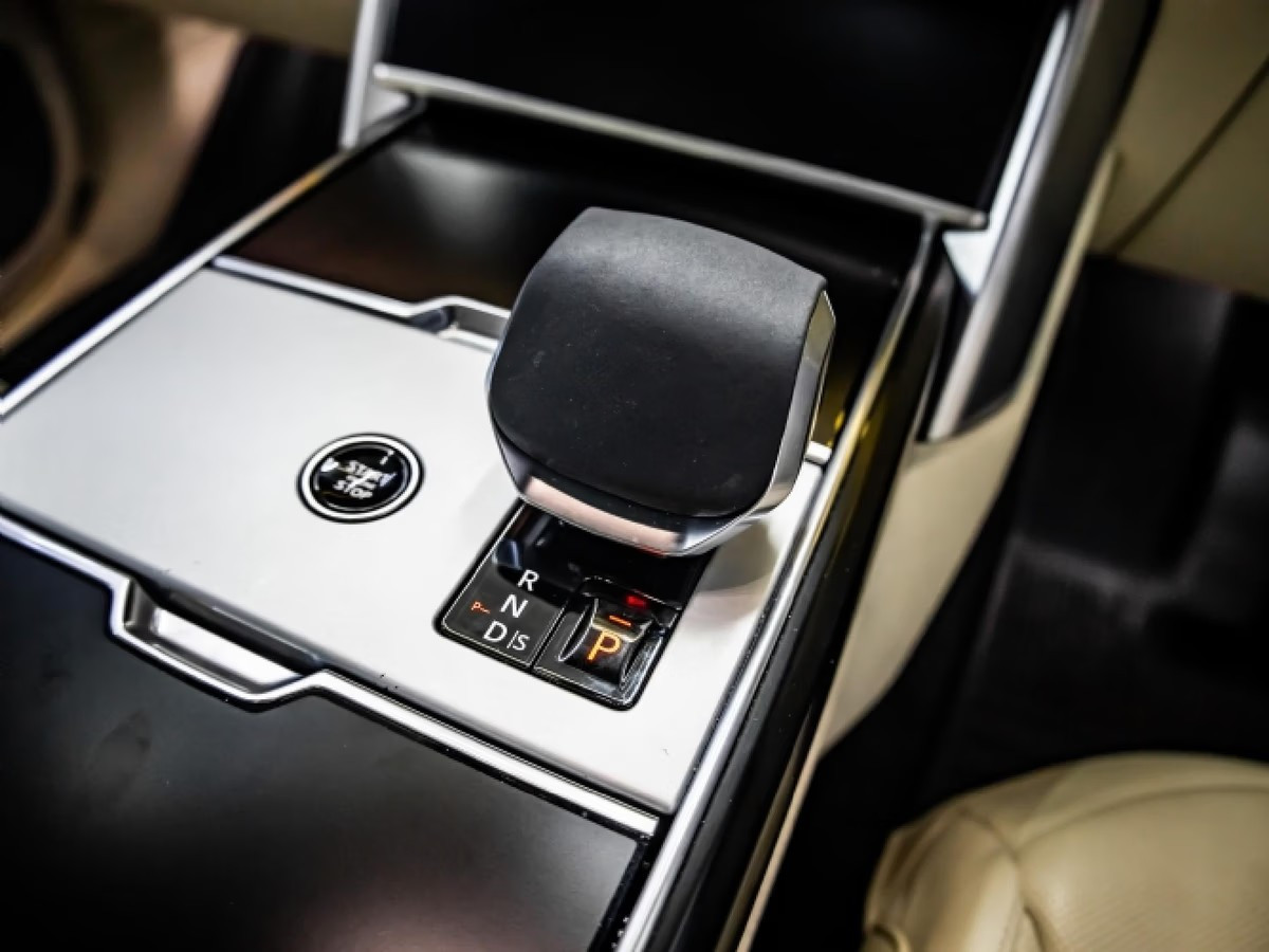 Land Rover Range Rover 2025 (7)