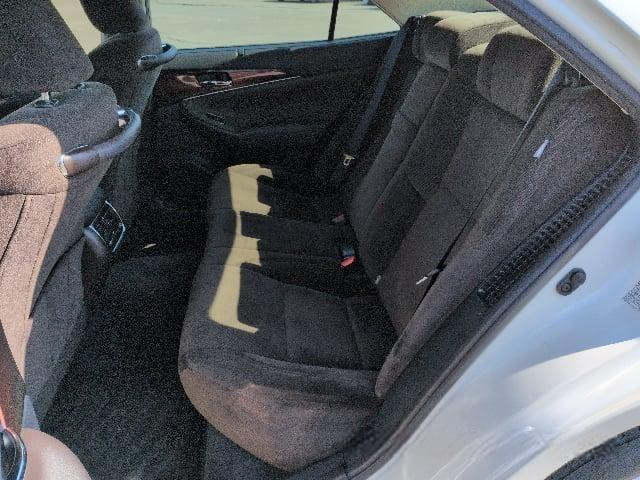 Toyota Crown Royal Saloon 2015 (6)