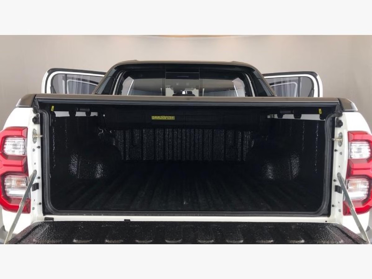 Toyota Hilux 2.8 GD-6 2025 (4)