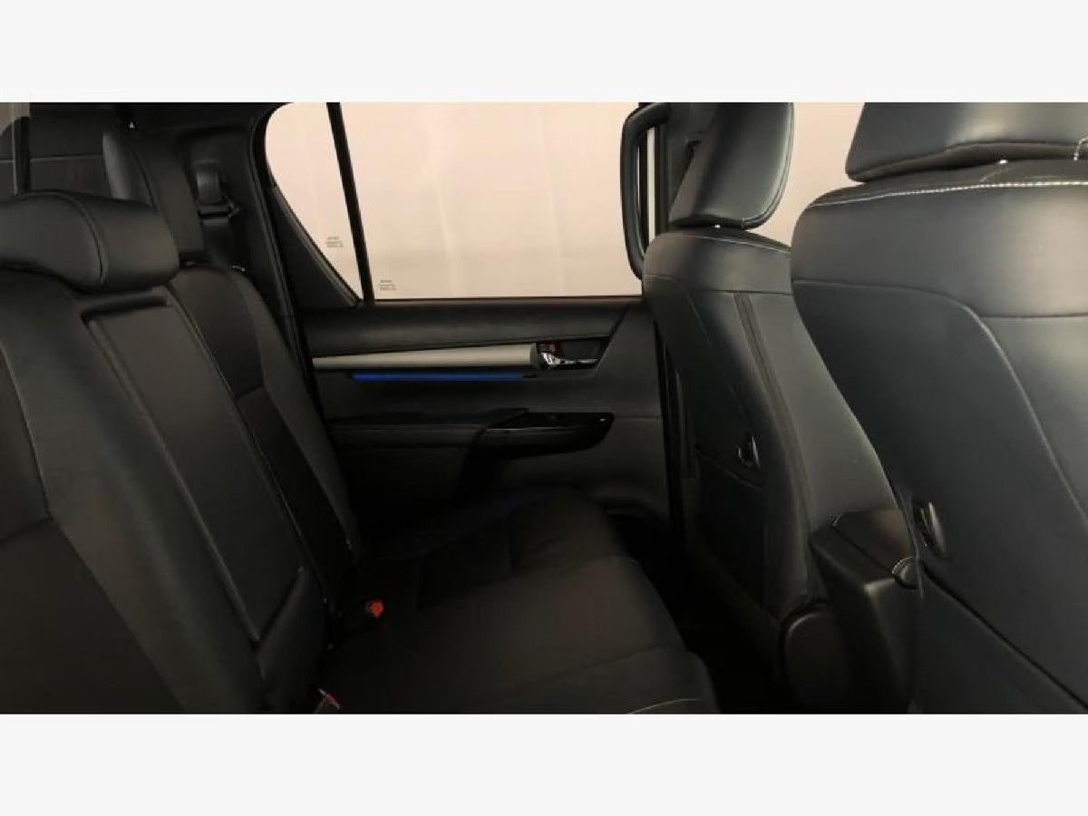 Toyota Hilux 2.8 GD-6 2025 (10)