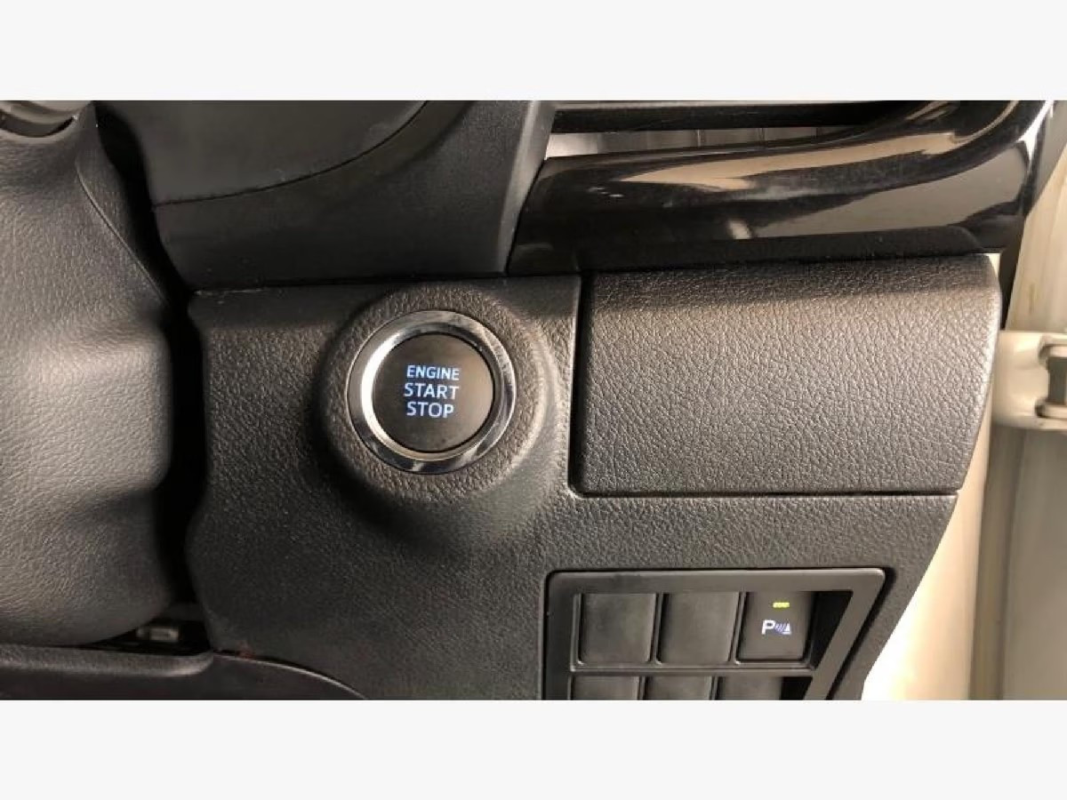 Toyota Hilux 2.8 GD-6 2025 (8)