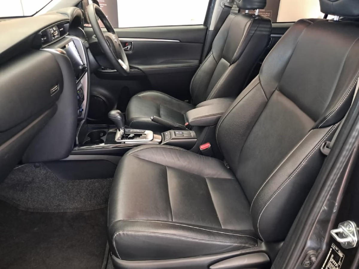 Toyota Fortuner 4x4 2023 (4)
