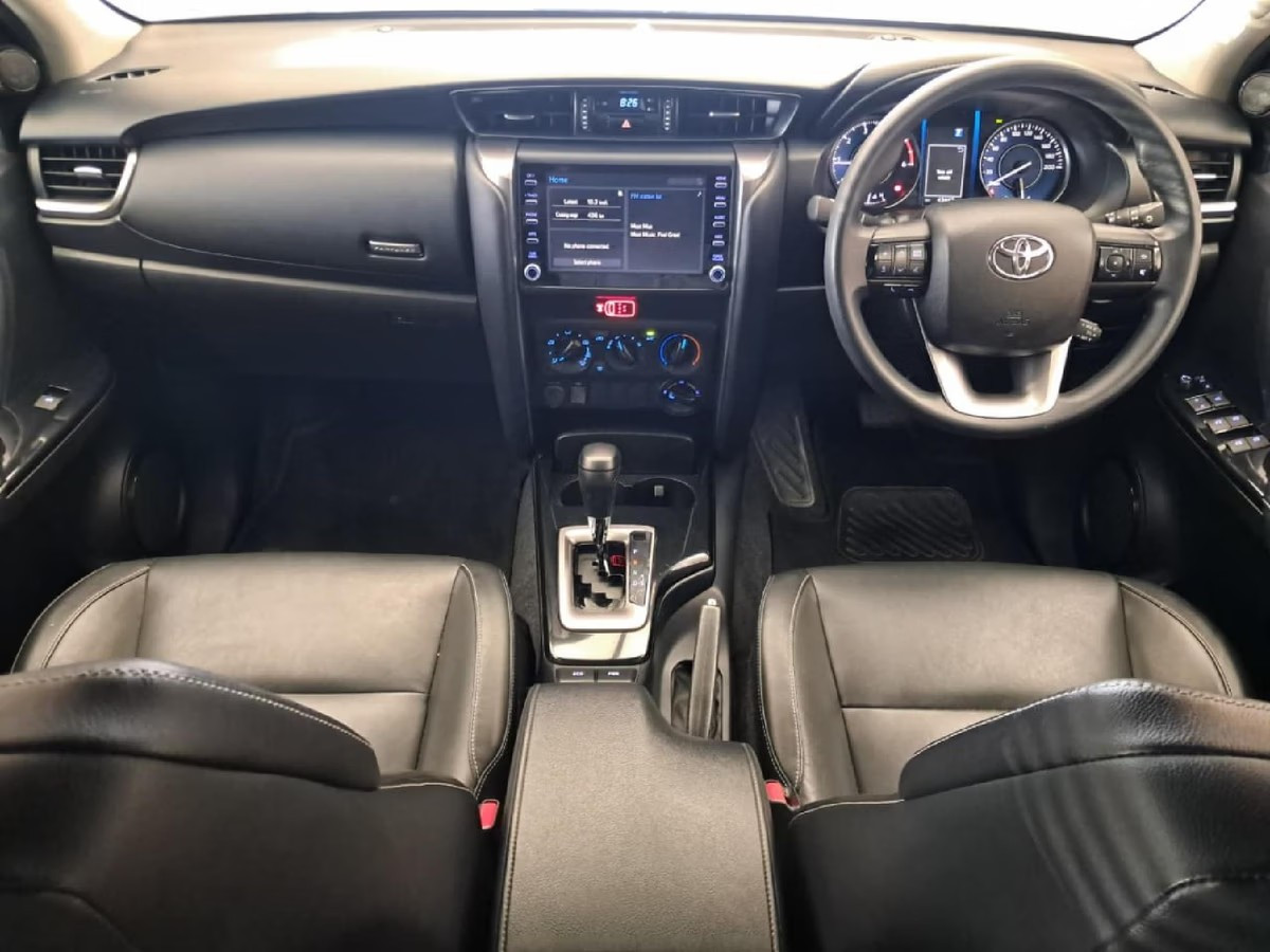 Toyota Fortuner 4x4 2023 (8)