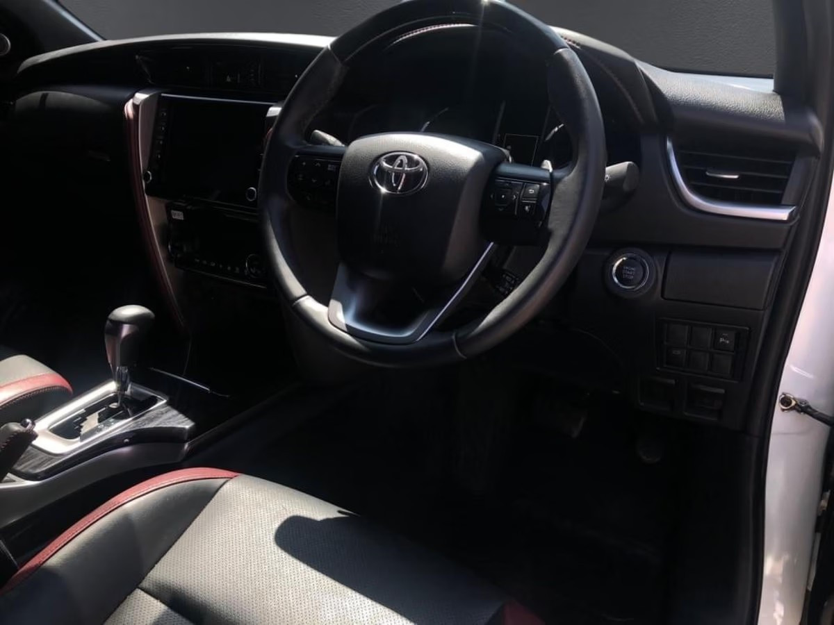 Toyota Fortuner 2025 (4)