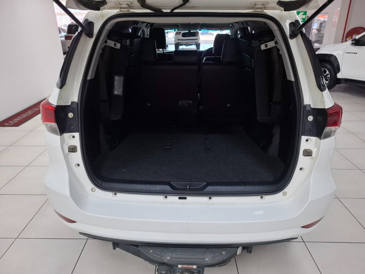 Toyota Fortuner 2017 (8)