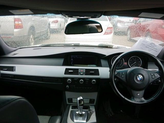 BMW 525i 2010 (8)