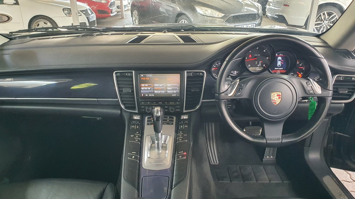 Porsche Panamera 2012 (3)