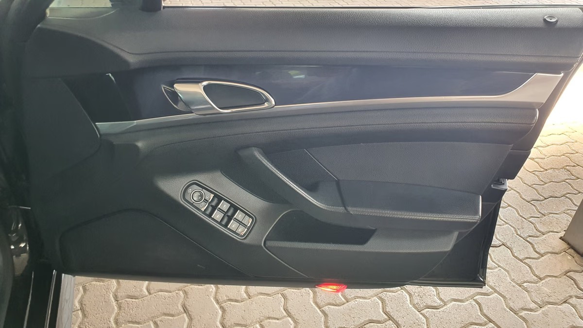 Porsche Panamera 2012 (10)