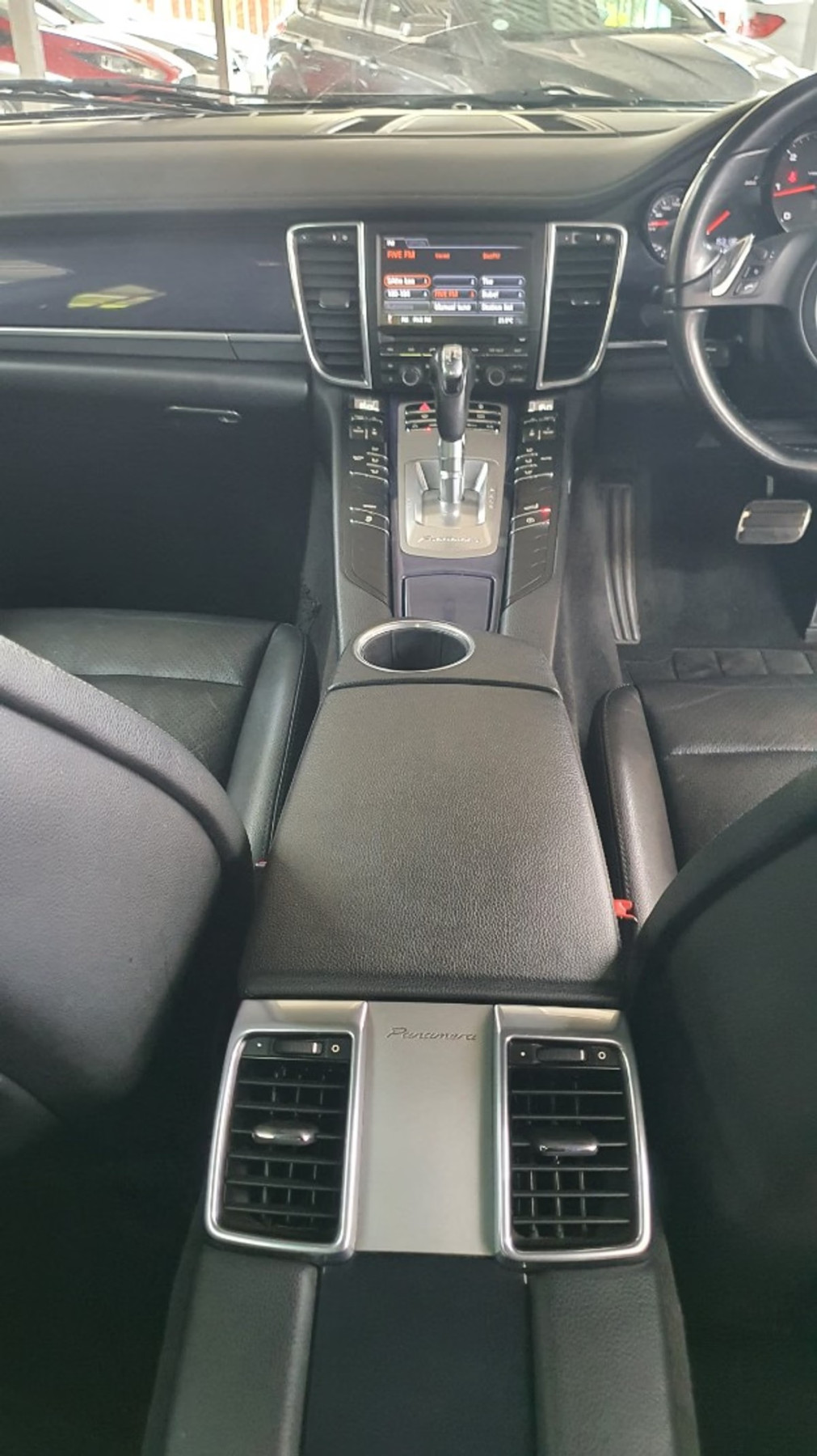 Porsche Panamera 2012 (5)