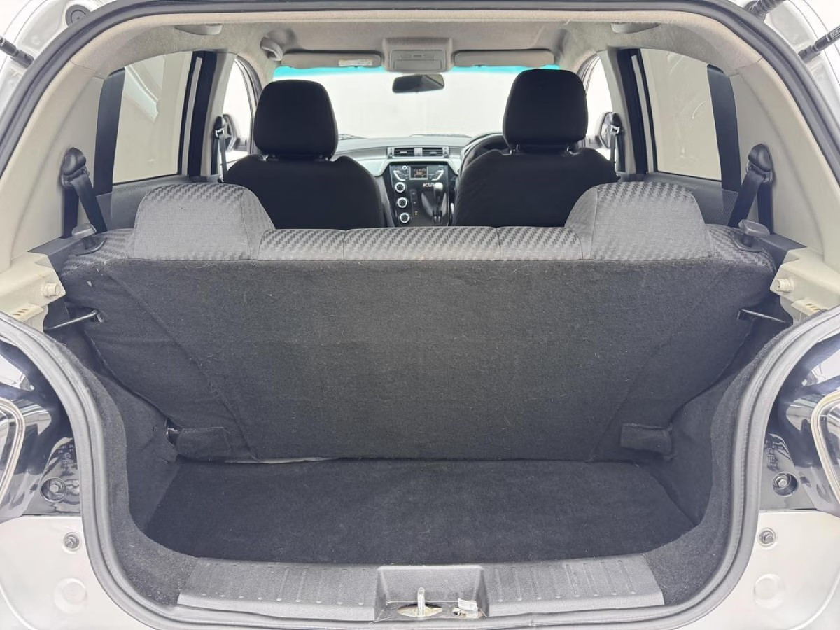 Mahindra KUV 100 2018 (6)