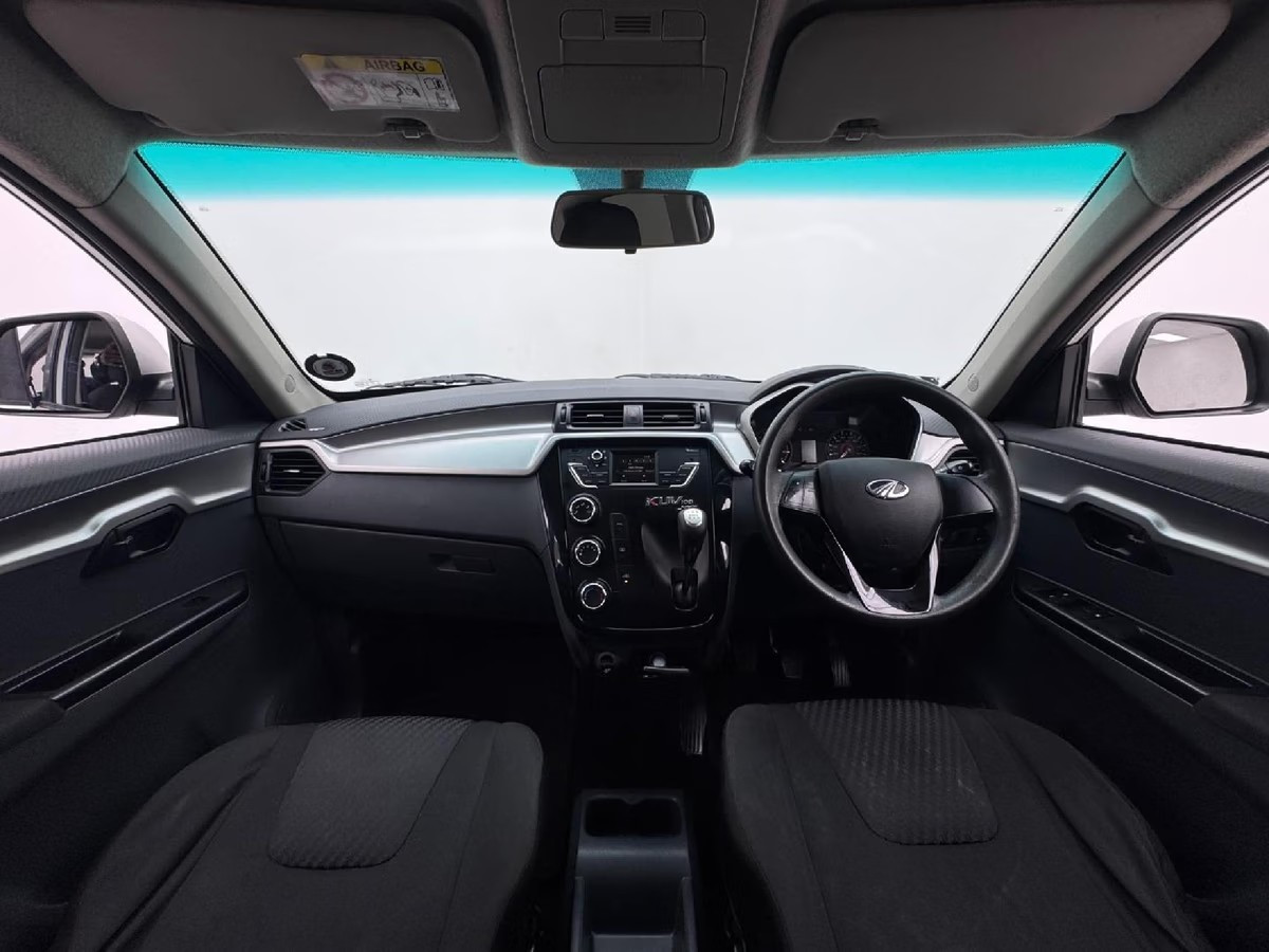 Mahindra KUV 100 2018 (7)