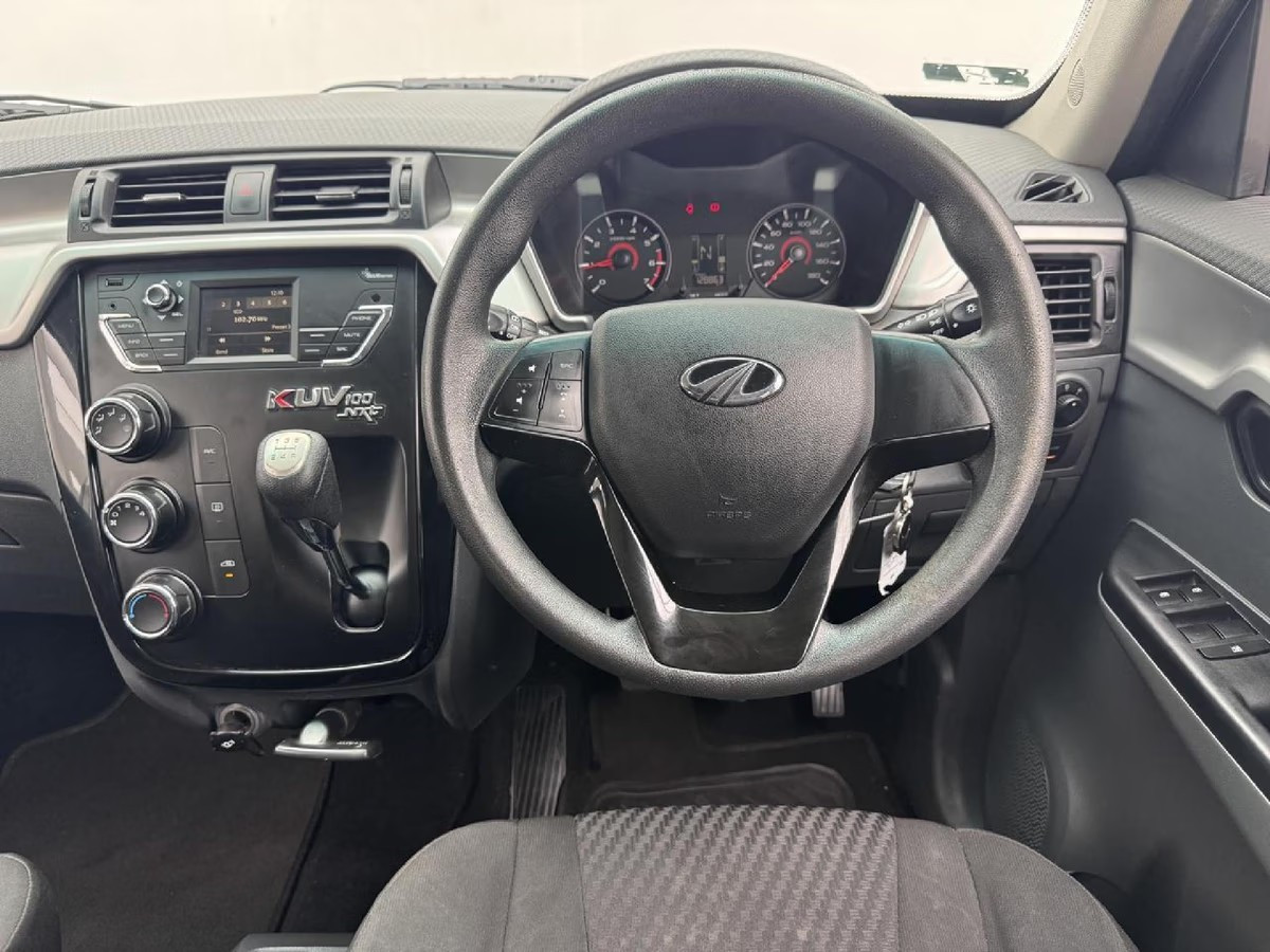 Mahindra KUV 100 2018 (8)