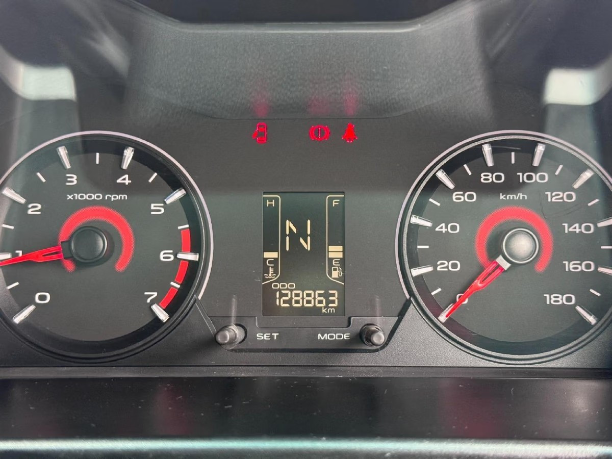 Mahindra KUV 100 2018 (9)