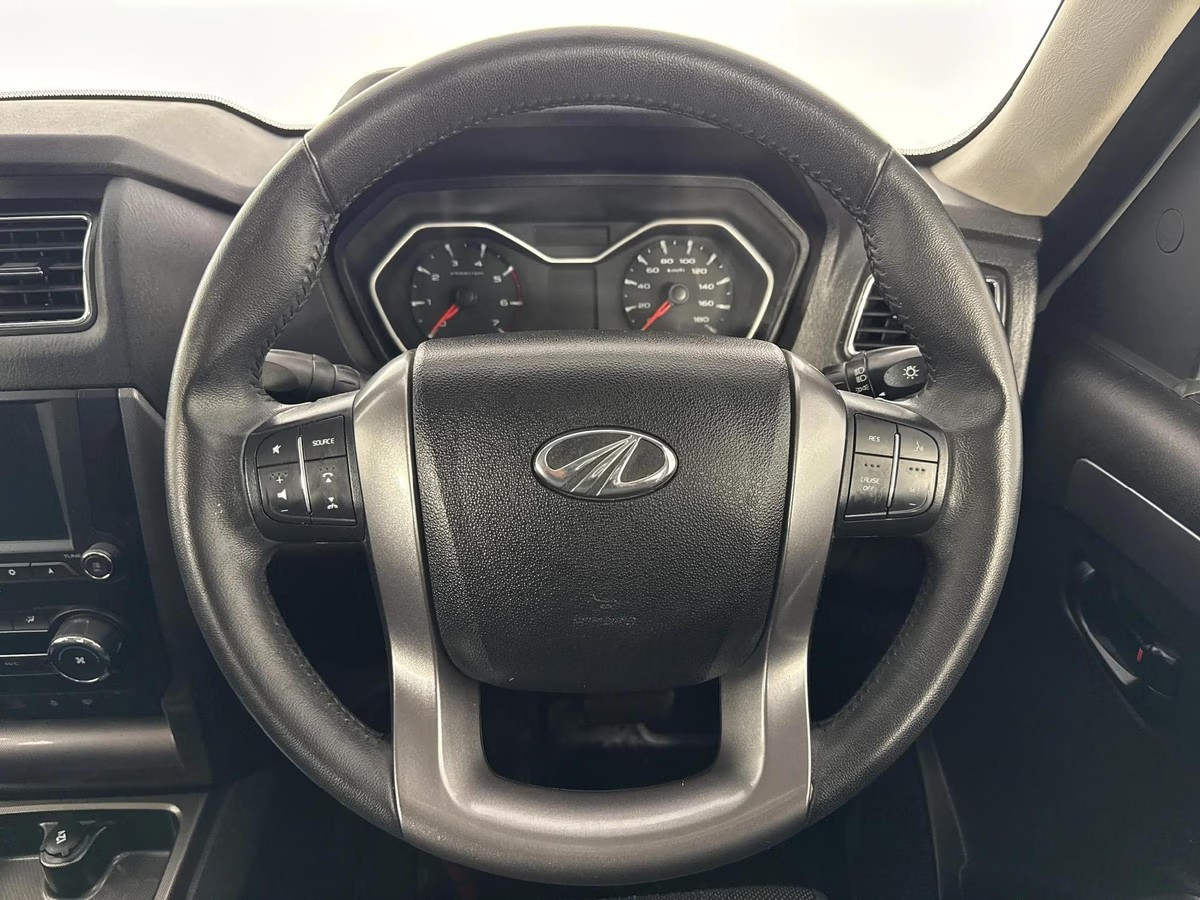 Mahindra Pik Up 2021 (8)