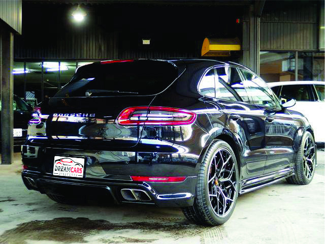 Porsche Macan Turbo 2015 (2)