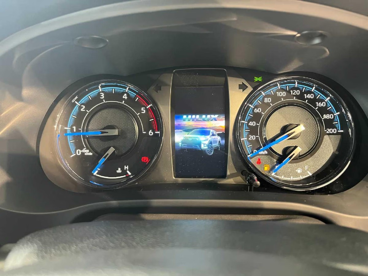 Toyota Hilux 2026 (6)