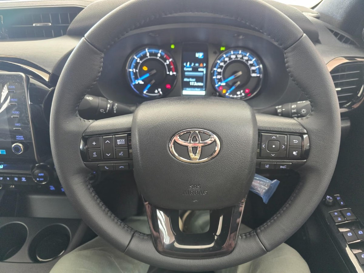Toyota Hilux 2026 (4)