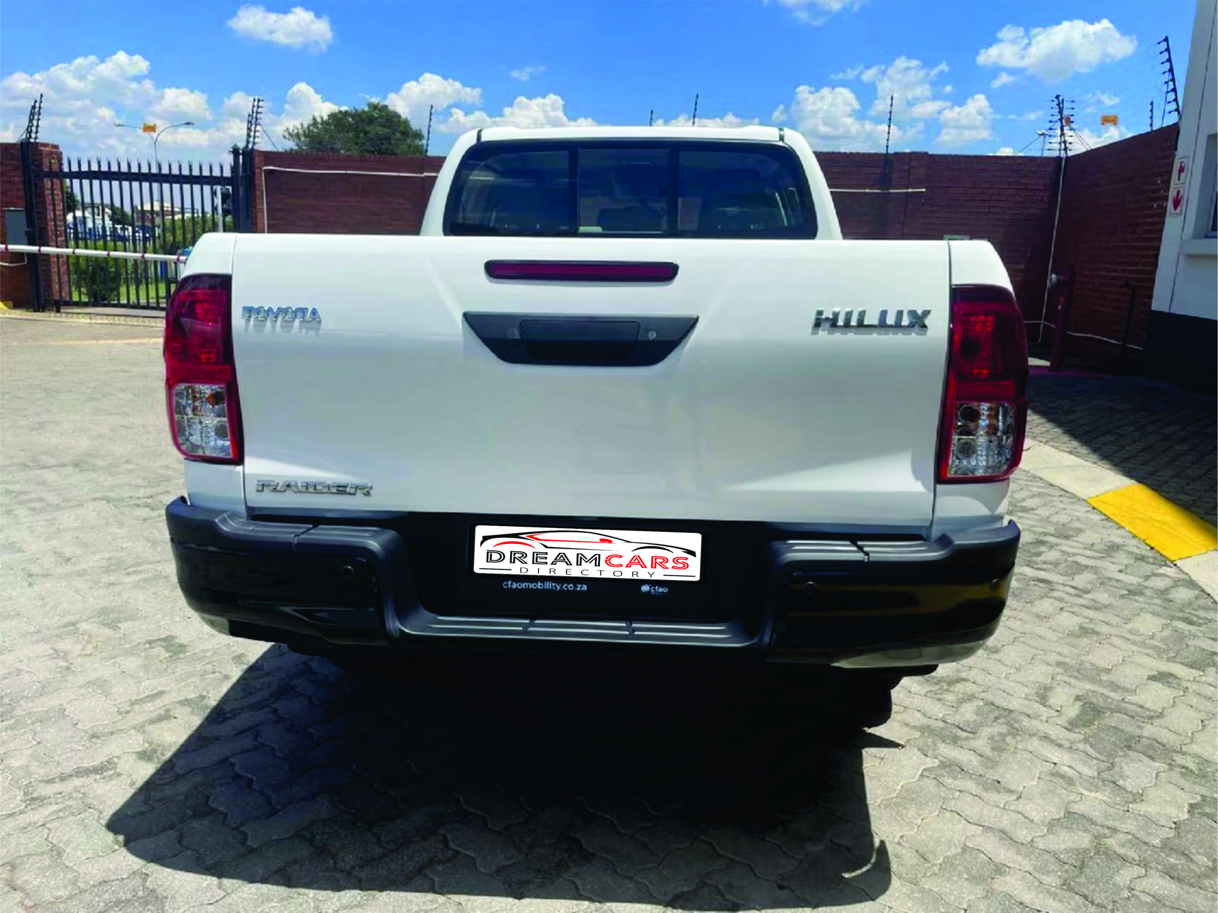 Toyota Hilux 2.4 GD-6 2026 (2)