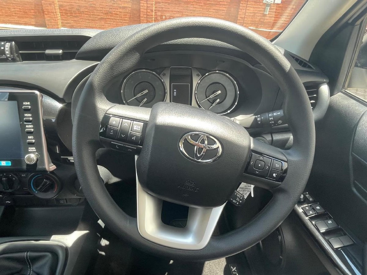 Toyota Hilux 2.4 GD-6 2026 (3)