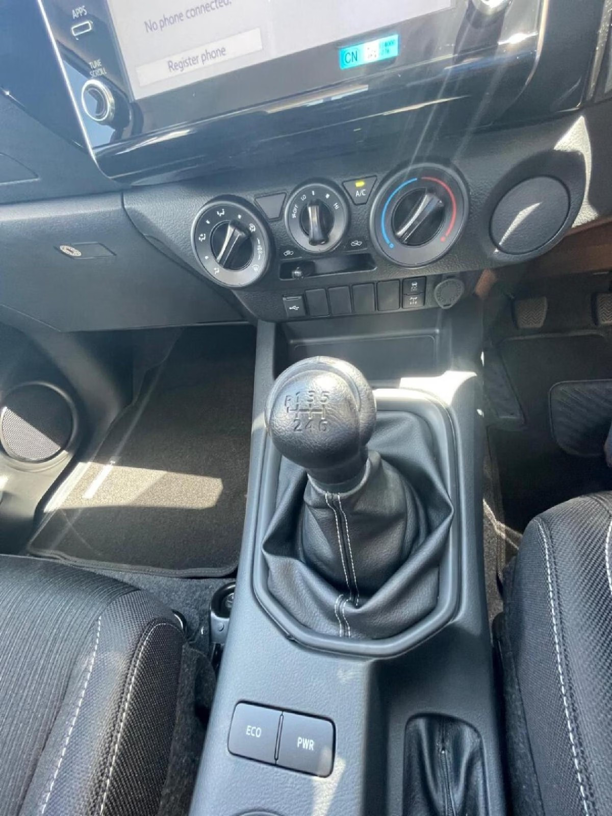 Toyota Hilux 2.4 GD-6 2026 (5)