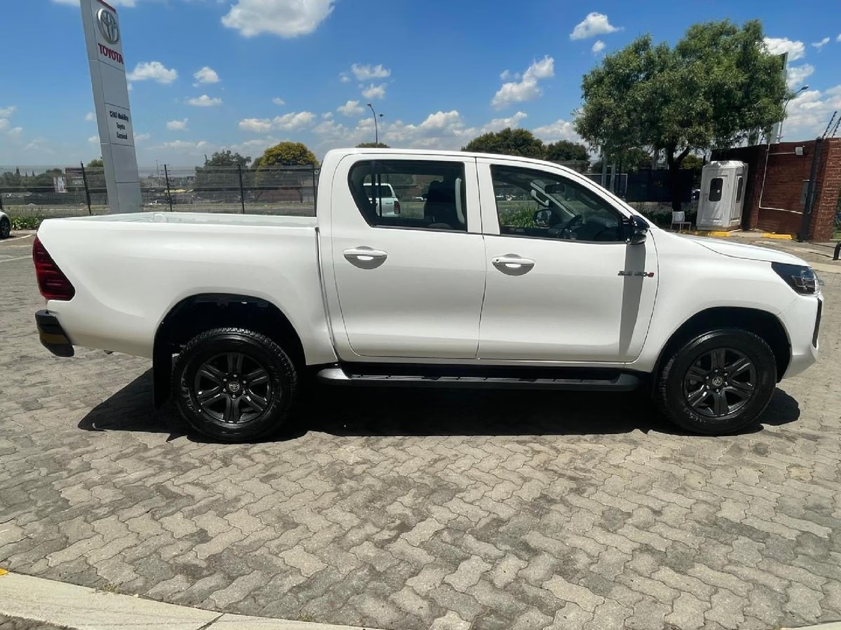 Toyota Hilux 2.4 GD-6 2026 (8)