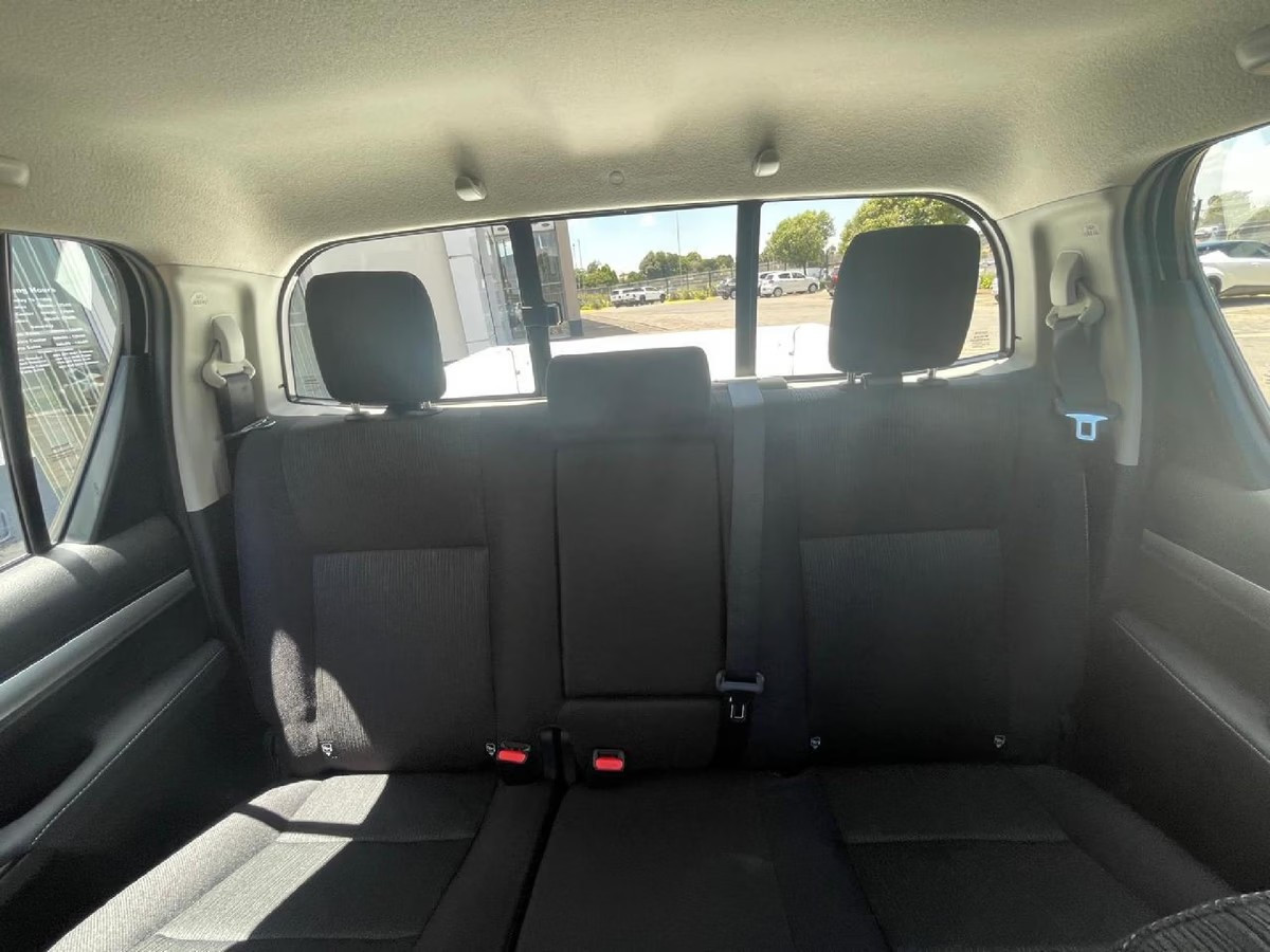 Toyota Hilux 2.4 GD-6 2026 (7)