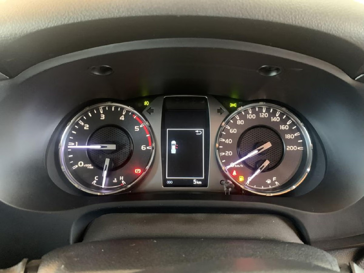 Toyota Hilux 2026 (4)