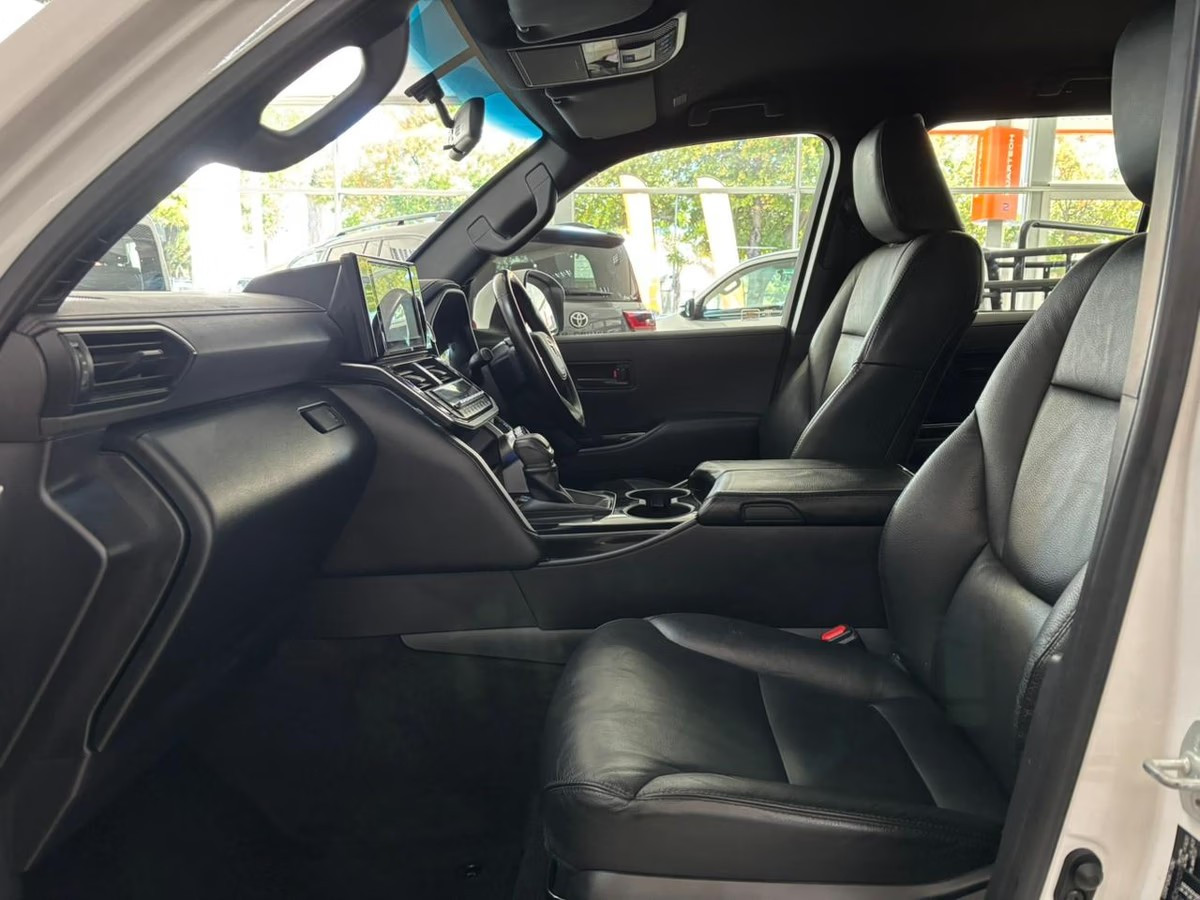 Toyota Land Cruiser 300 2023 (5)
