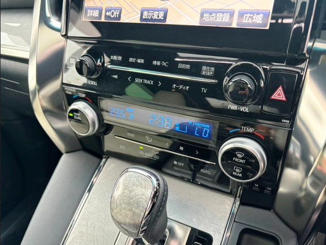 Toyota Vellfire 2018 (5)