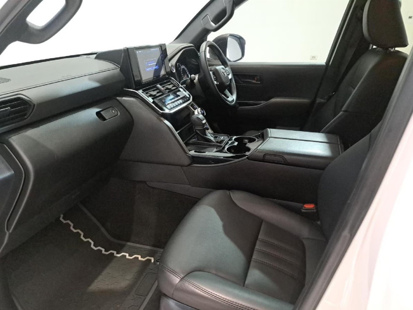 Toyota Land Cruiser 300 2023 (8)