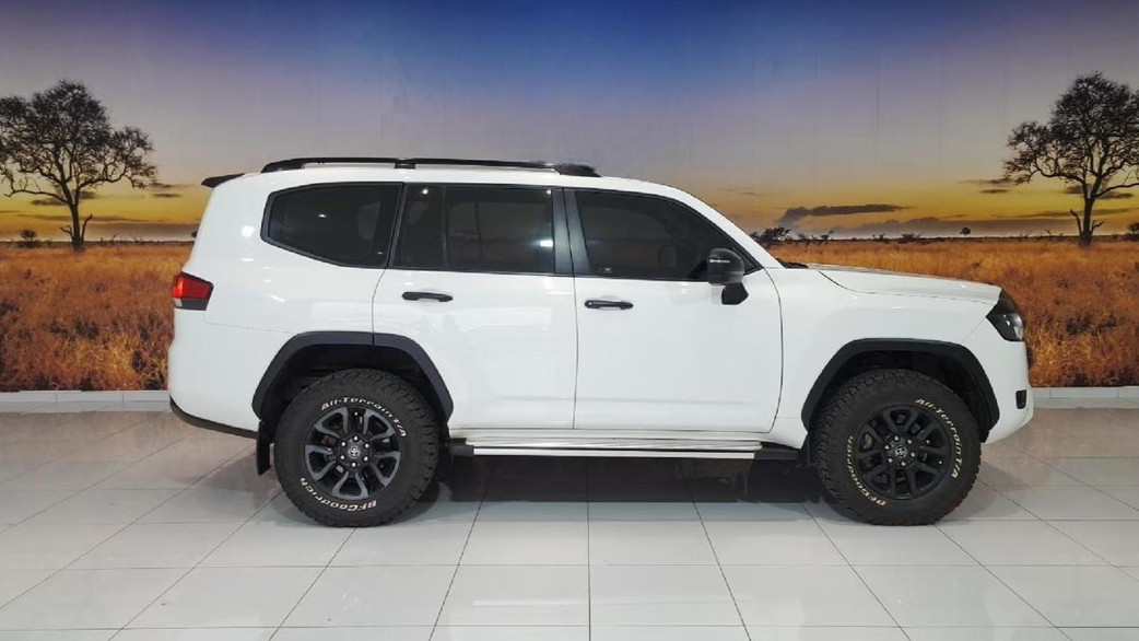 Toyota Land Cruiser 300 2023 (4)